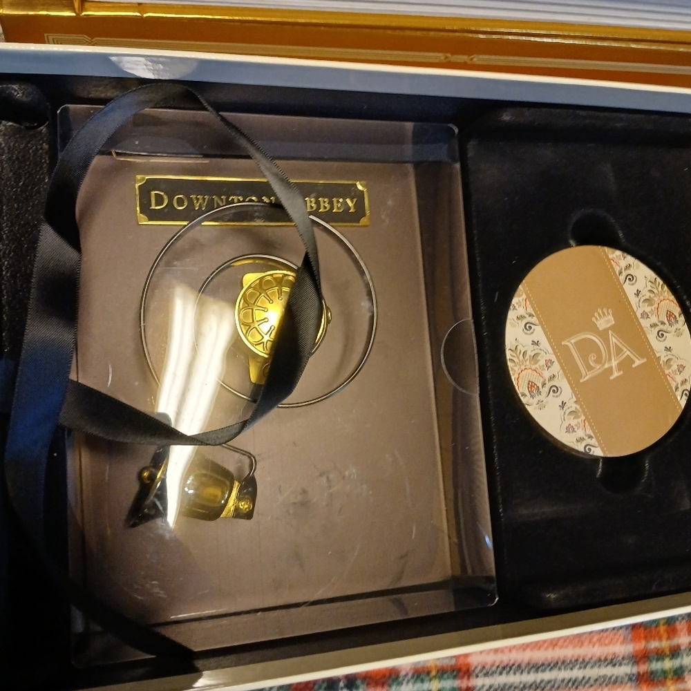 Downton Abbey Complete Collector's Box Set Limited Edition W/Gifts Inside! - Picture 7 of 9